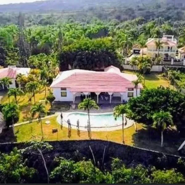 Ocean Breeze Villa Carismar, hotel in El Jamo