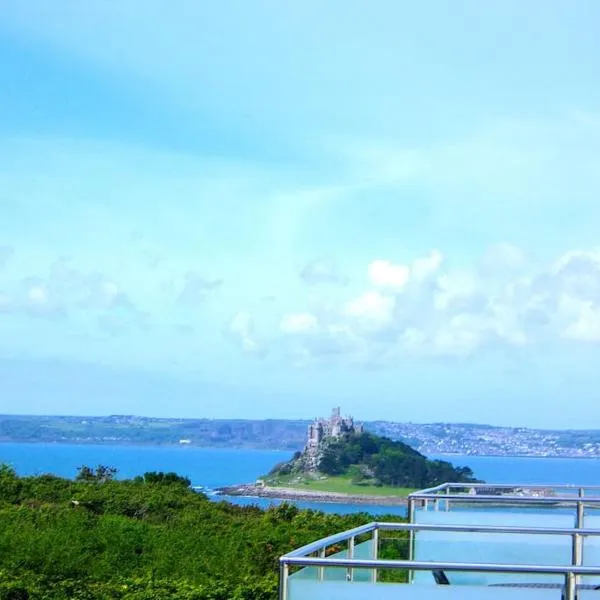 Great location very spacious. Sea and castle view, hotel sa Marazion