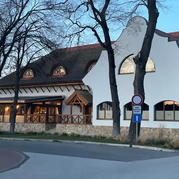 Kaštiel Boncz, hotel en Dvory nad Žitavou