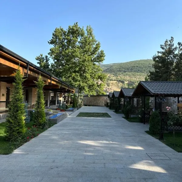 LE CHALET MONT HOTEL AND RESTAURANT, hotel en Yusufkhona