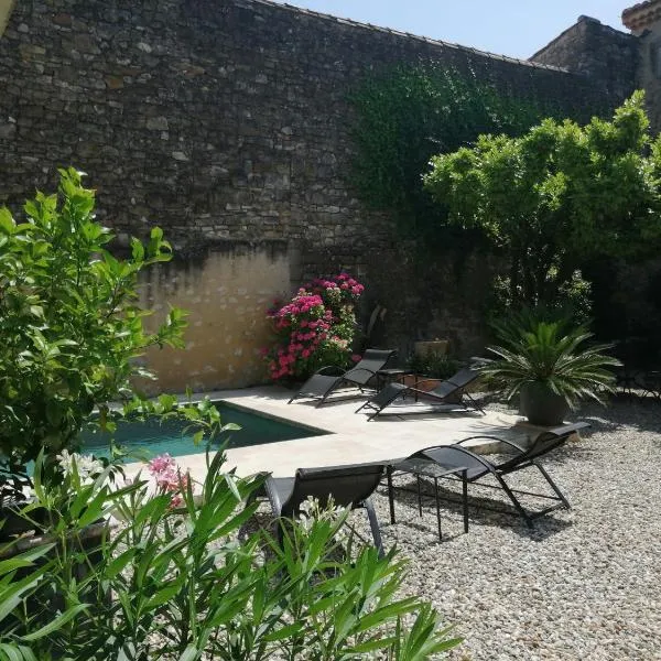 Gîte d'Emeline, hotel v destinácii Bourdic