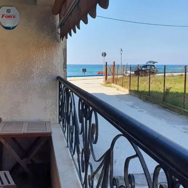 Metaxenia's apartment 102, hotel v destinácii Nea Skioni
