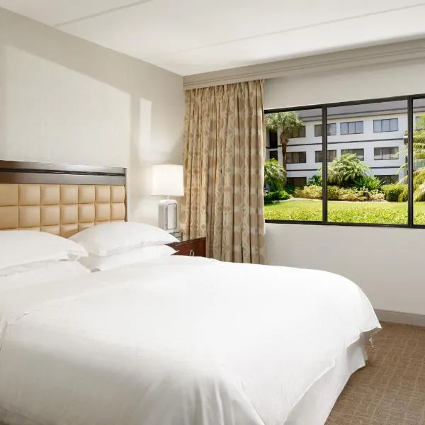 Sheraton Suites Orlando Airport Hotel, hotel in Orlando