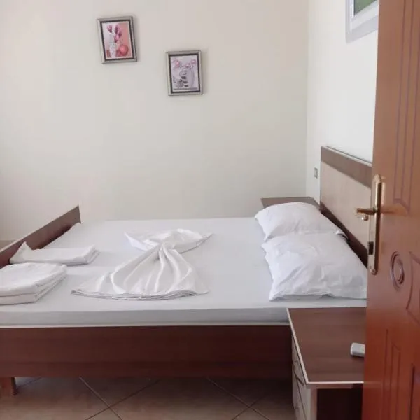 Guesthouse Fatos Biti, hotell i Divjakë