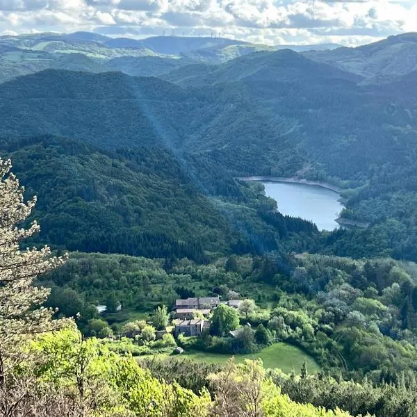 Gîtes de Rouvignac, hotel u gradu 'Avène'