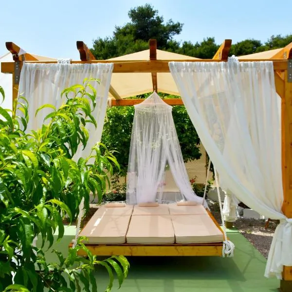 Camping Tents with Garden Hanging Bed, hotel v destinaci Porto Rafti