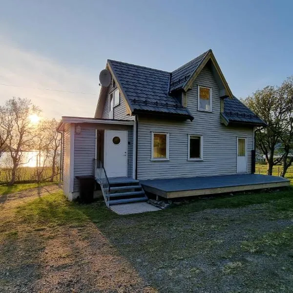 Nappstraumen Seaview holiday home, hotel in Haug