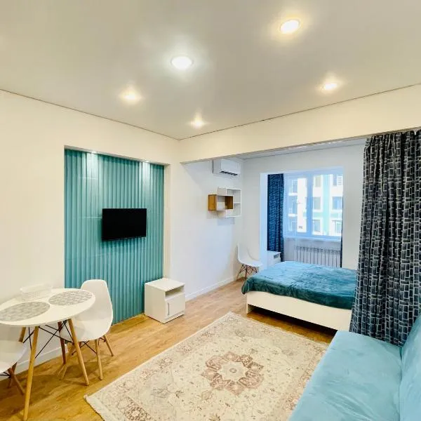 Bright Studio with Mountain View, hotel in Almaty
