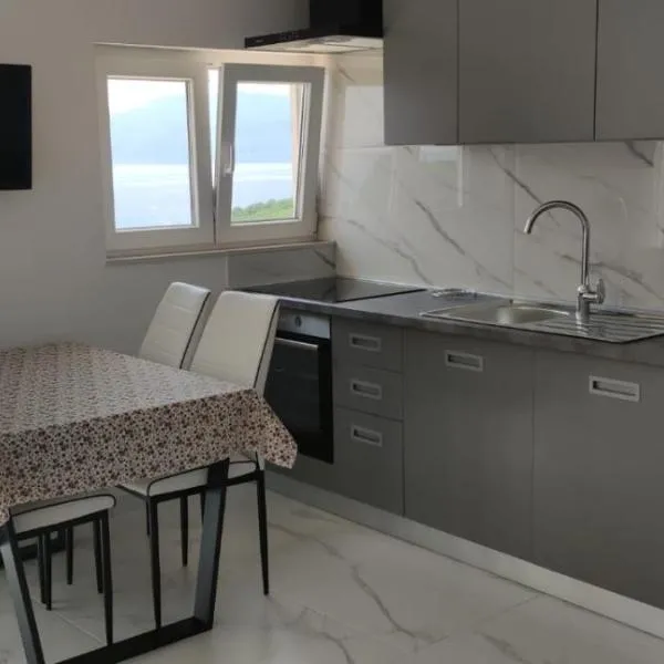 Apartments INBOX, hotelli kohteessa Kostrena