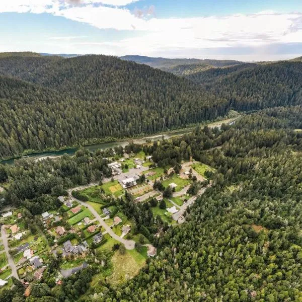 Redwood Meadows RV Resort, hotel in Crescent City