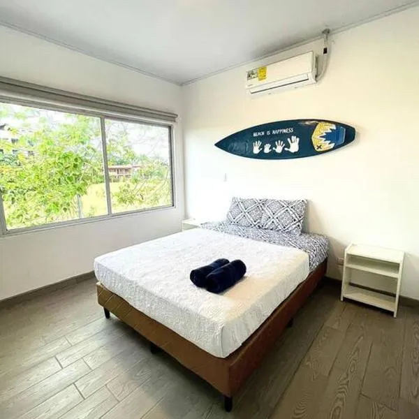 Pacific Breeze House - with private pool, hotel v destinaci Jacó