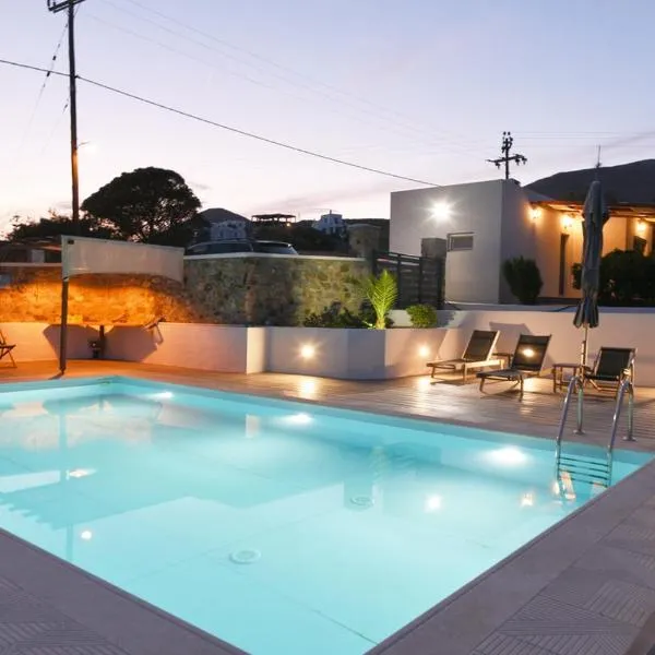 Flora's beach and pool villa in Syros, hotel v destinaci Liaropá