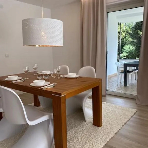Edles Apartment in Hanau mit Balkon und Freisitz, Pkw-Stellplatz, hotel v destinaci Hanau