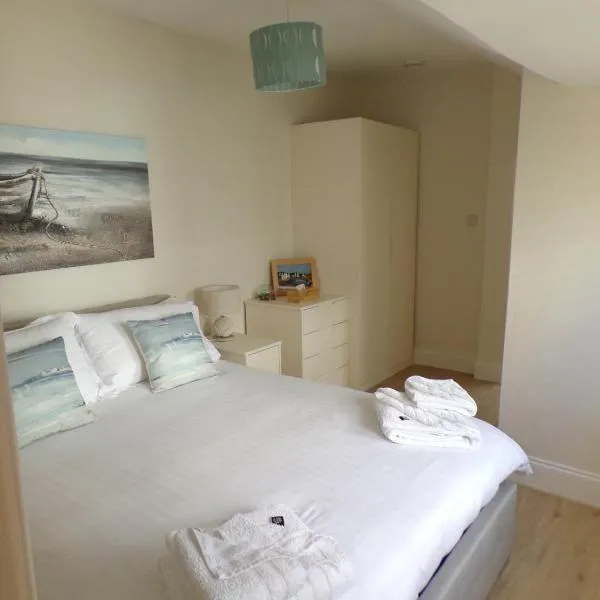 3TheDome - Luxury Ground Floor Apartment opposite the Beach, Barton on Sea, מלון בברטון און סי