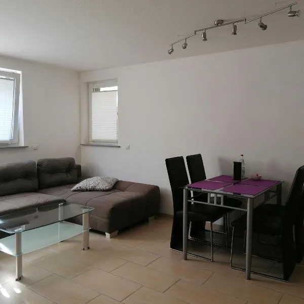 Ferienwohnung Weingut Brutscher, hotel in Roschbach