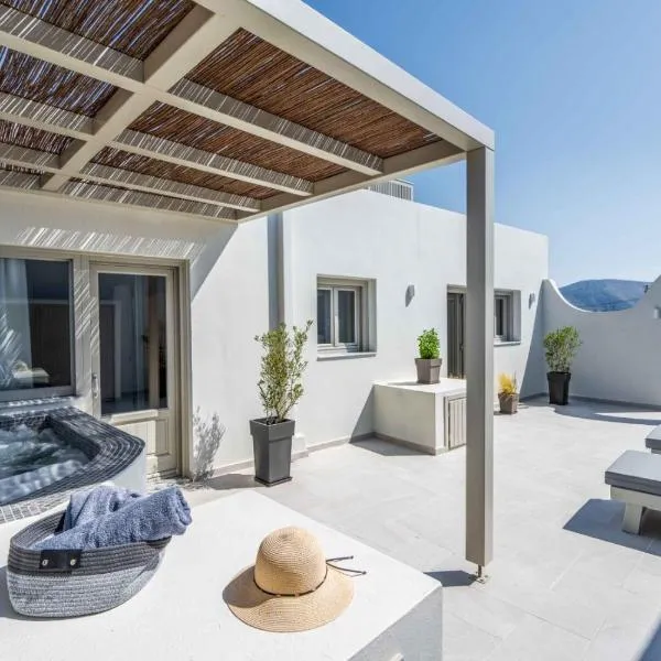 New Sea Serenity Villas Next to the Sea With Private Jacuzzi, hotel di Vlychada