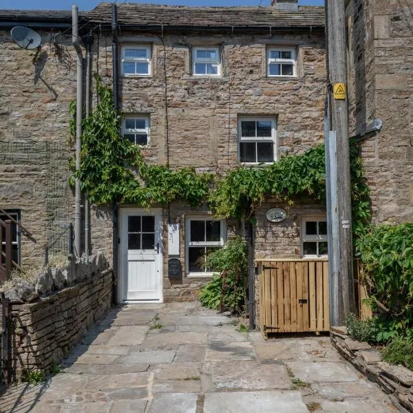 Chapel Cottage with Log Burner (Dog Friendly), Hotel in Hawes
