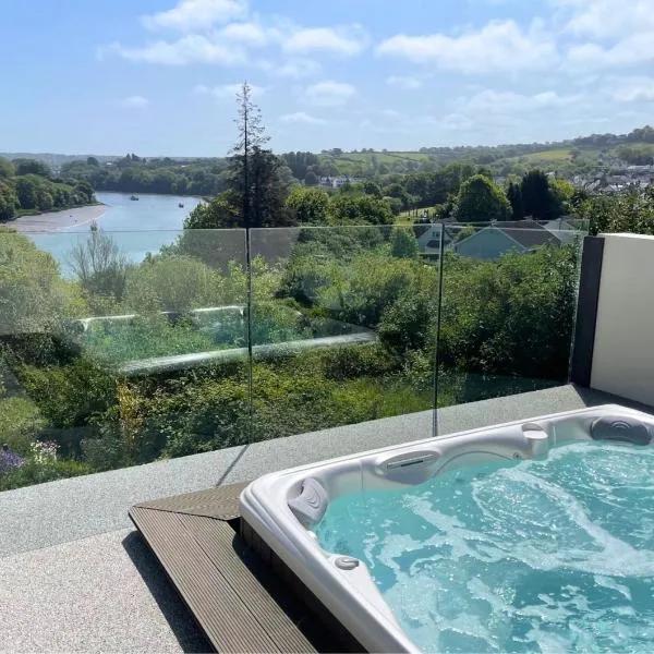 Gwbert Holiday Cottages, Green Meadow, hotel in Cardigan