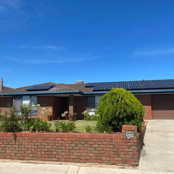 Comfortable Home in Camden Park, hotel in Plympton