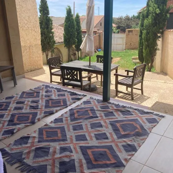 El Encanto de un pueblo mini, hotel v destinaci Grajal de Campos