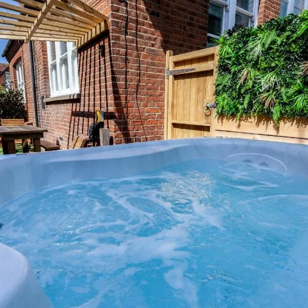 1 The Old Schoolhouse for 5+cot; hot tub, parking, pets, hotel in Whitstable