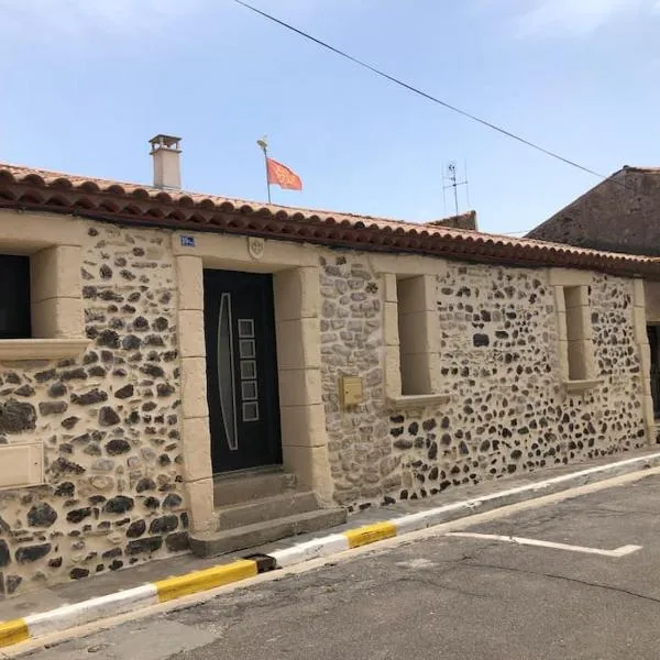 Maison de village avec patio, hotel v destinaci Bessan