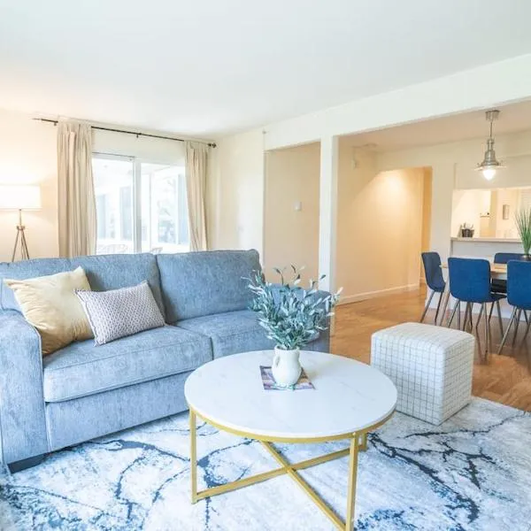 Spacious 2B2B Condo near downtown & Microsoft, hotel in Redmond