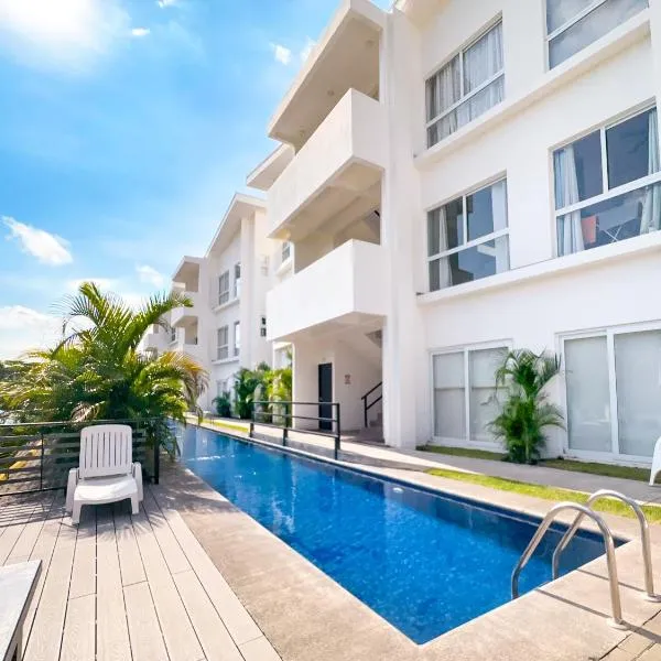 Pura Vida Apartment with nice pool walking distance to the heart of Jaco, hotel v destinaci Jacó