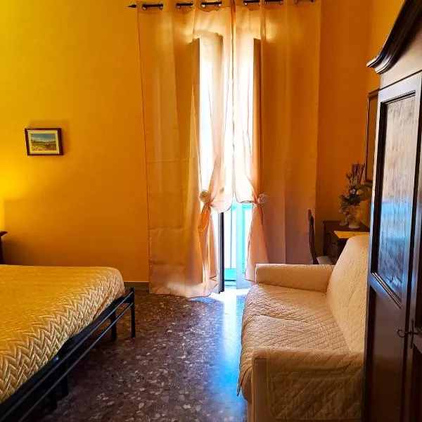 Bed And Breakfast Camere Primavera، فندق في فوندي