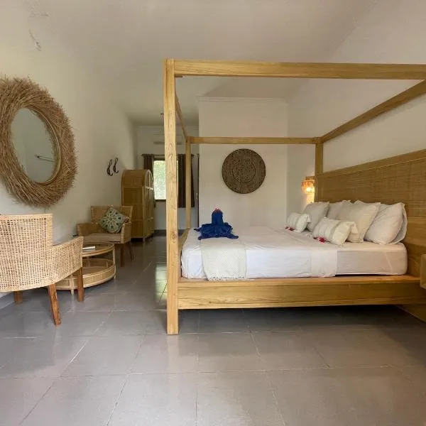Blue EmOcean Dive Resort, hotel in Moyo Island