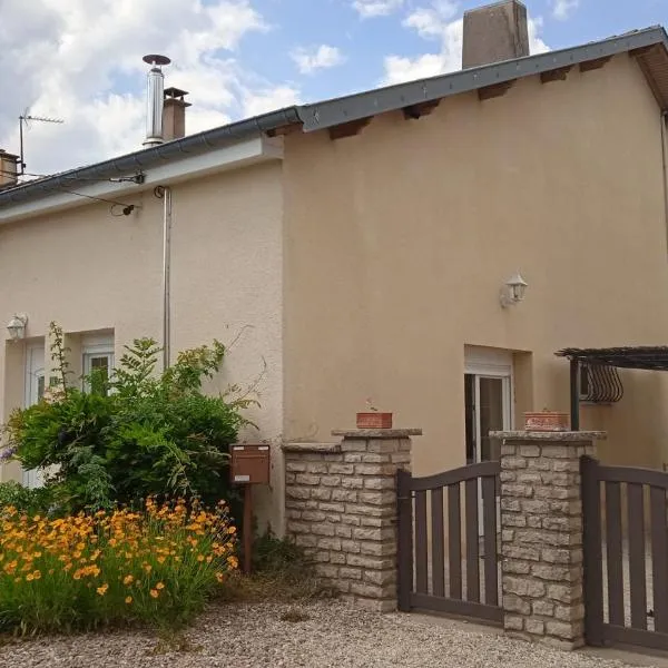 Charmant gîte Haut-Marnais, hotel in Laferté-sur-Amance