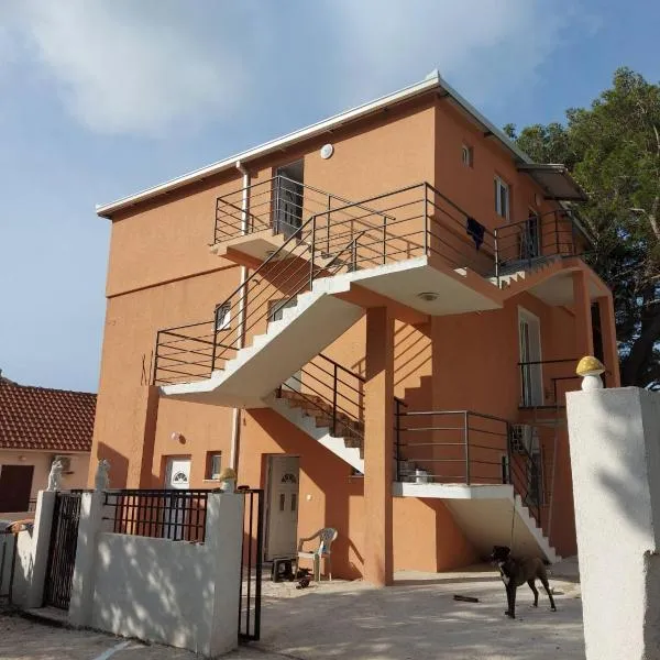 Crni Bor Sutomore, hotel in Sutomore