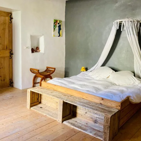 Chambres et gîte en Cévennes، فندق في كروس