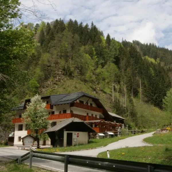 Guest House and Museum Firšt, hotel v destinaci Solčava