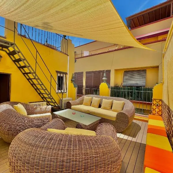 House -Rooftop&Jacuzzi -StayInSeville, ξενοδοχείο στη Σεβίλλη