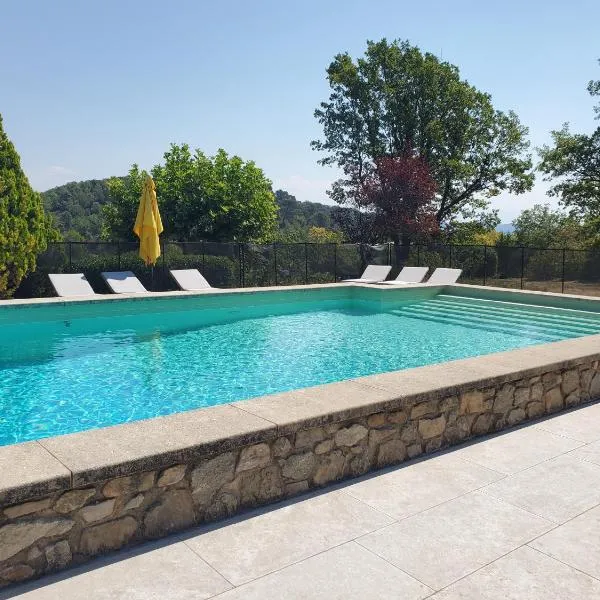 Gîte Le Petit Jas, hotel v destinaci Villeneuve