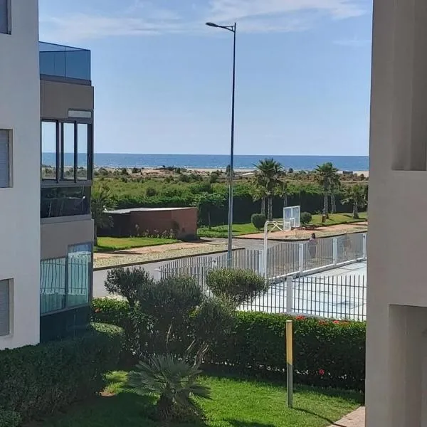 Blanca Beach bel appartement avec wifi et Parking, hotell sihtkohas Sidi Rahal