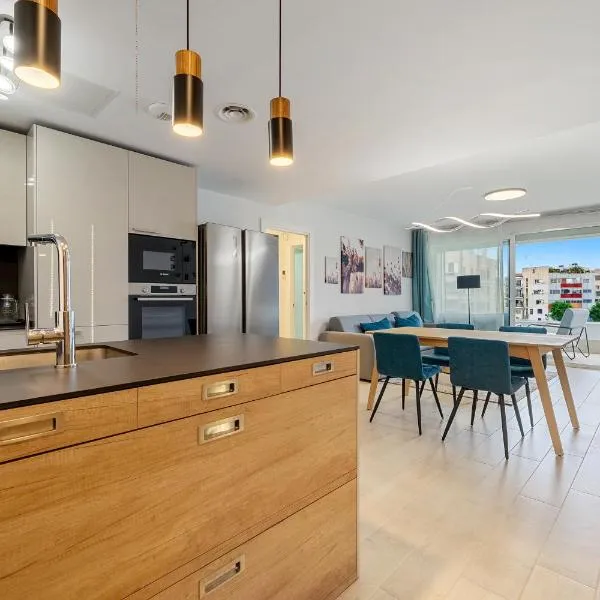 Magical 2BR Condo in the Heart of Cambrils, hotel di Cambrils