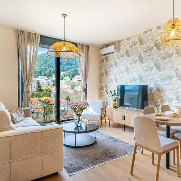 Homa Luxury Apartments Tivat with seaview, hotel in Donja Lastva