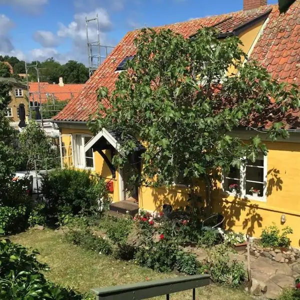CHARMING FARM HOUSE IN GUDHJEM, hotel em Gudhjem
