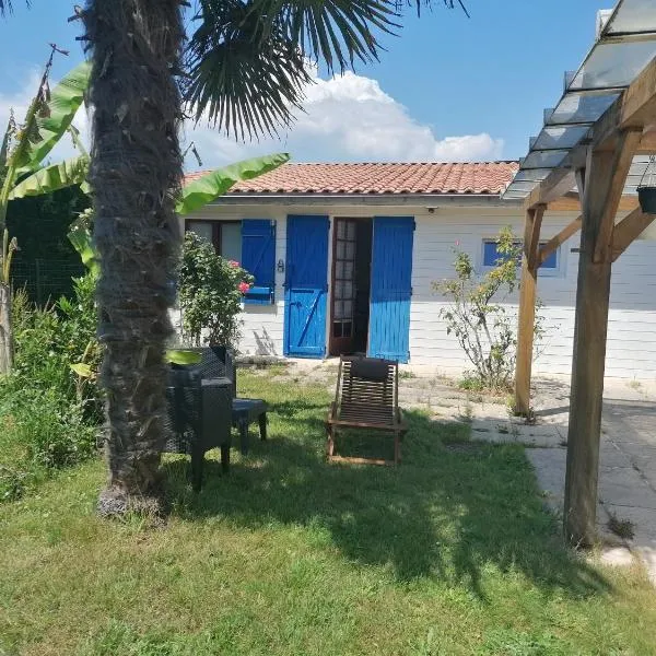 Maisonnette de charme entre plages et estuaire – hotel w mieście Saint-Vivien-de-Médoc