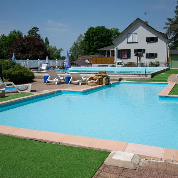 Camping des Bains, hotel en Fours