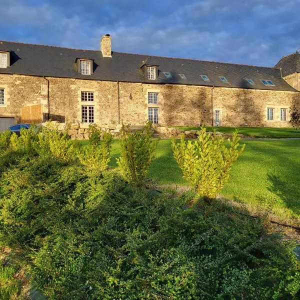 Manoir de La Garaye - Suite Parentale, hotel di Taden