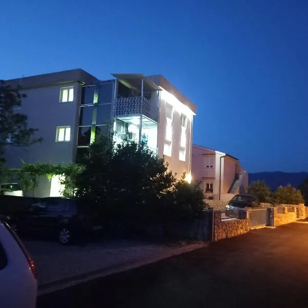 D,apartman – hotel w mieście Omišalj