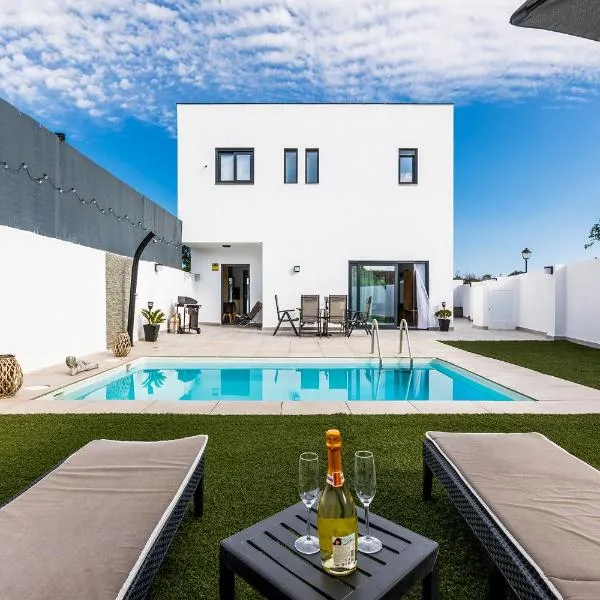 Ocean House Torre del Mar، فندق في توري ذيل مار