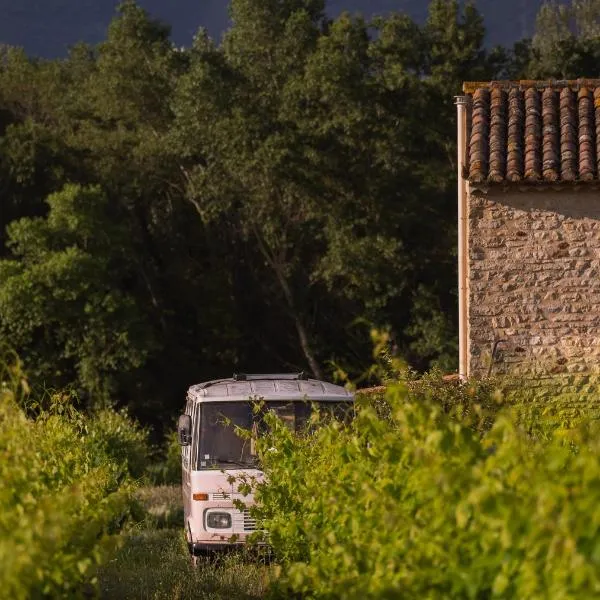 Nuit insolite au milieu des vignes, hotel in Goult