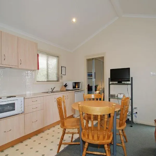 Triabunna Cabin & Caravan Park, hotel en Spring Beach