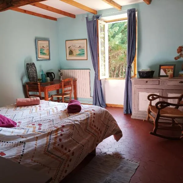belles chambres d'hôte, spacieuses et paisibles, en pays de Forcalquier, hotel in Saint-Étienne-les-Orgues