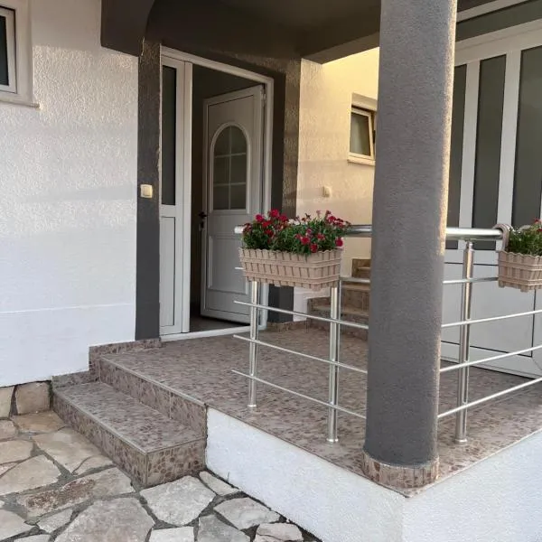 ApartsDobraVoda, khách sạn ở Dobra Voda