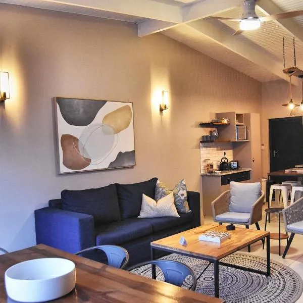 Eagles Self Catering Holiday Chalets in Henties Bay, hotel in Hentiesbaai